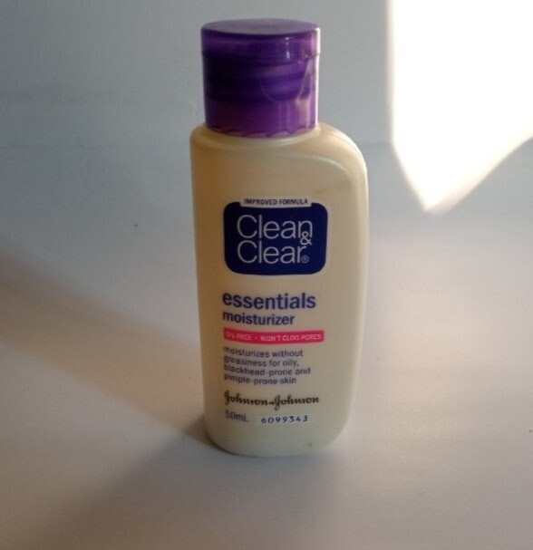 Cek Ingredients Clean&Clear Essential Moisturizer