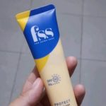 Cek Ingredients FSS For Skin Sake Weightless Sunscreen SPF 50 PA++++