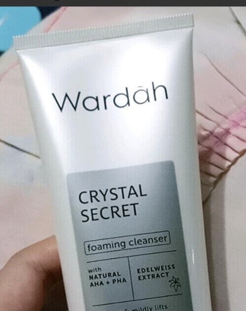Cek Ingredients Wardah Crystal Secret Foaming Cleanser