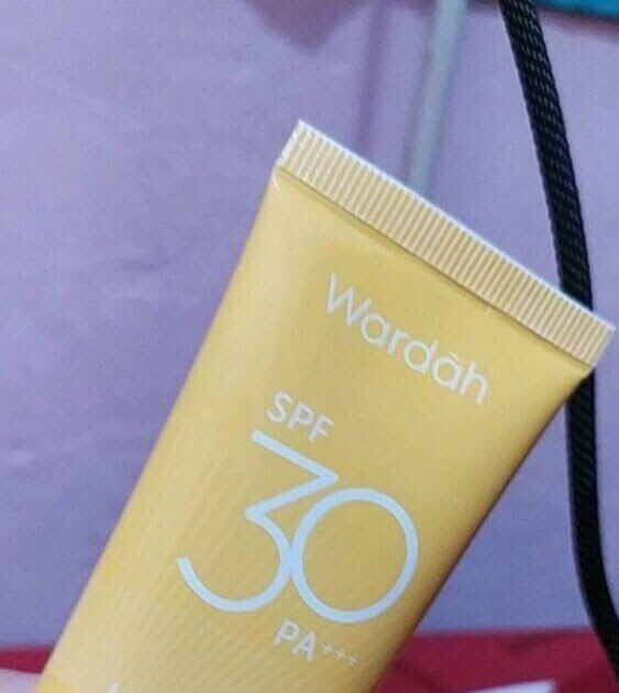 Cek Ingredients Wardah UV Shield Essential Sunscreen Gel SPF 30 PA+++