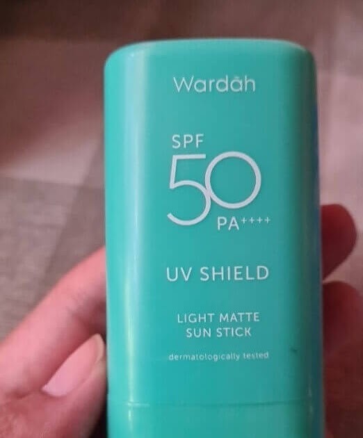 Cek Ingredients Wardah UV Shield Light Matte Sun Stick SPF 50 PA ++++