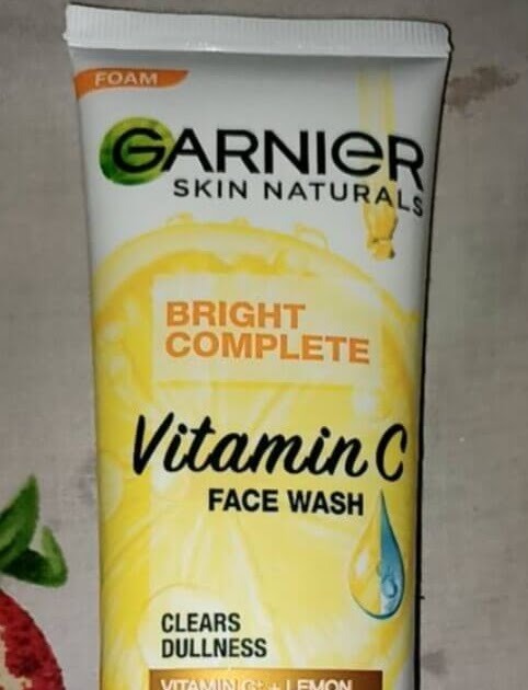 GARNIER Bright Complete Vitamin C Face Wash