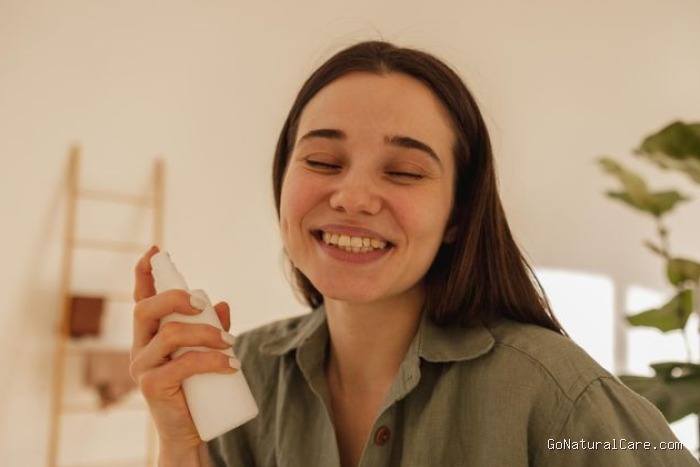 Supaya hasil make up lebih menyatu dengan kulit, kamu bisa menset make up dengan setting spray. Partikel-partikel halus setting spray dapat bikin make up jadi lebih flawless dan tahan seharian. Supaya hasil make up lebih menyatu dengan kulit, kamu bisa menset make up dengan setting spray. Partikel-partikel halus setting spray dapat bikin make up jadi lebih flawless dan tahan seharian.