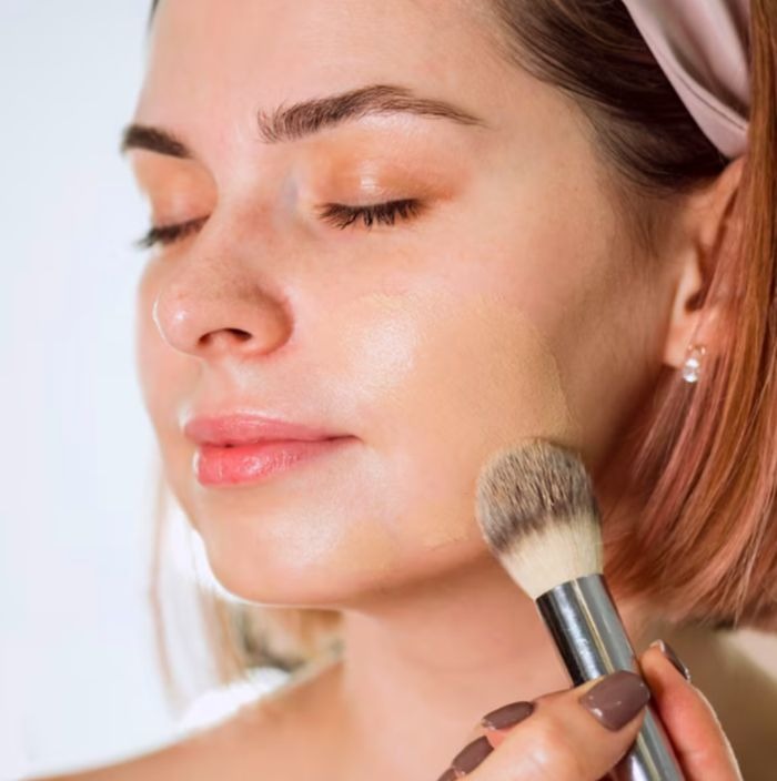Perbedaan skin tint dan foundation paling terasa dari tingkat coverage, mulai dari sheer natural hingga full coverage untuk hasil wajah lebih flawless/Foto: freepik.com/freepik Perbedaan skin tint dan foundation paling terasa dari tingkat coverage, mulai dari sheer natural hingga full coverage untuk hasil wajah lebih flawless/Foto: freepik.com/freepik