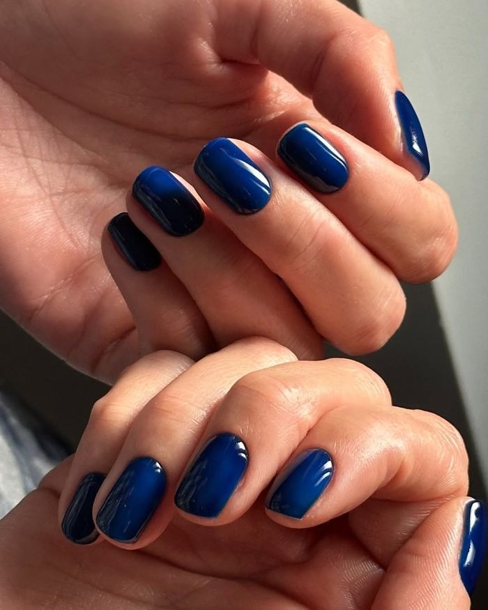 Brilliant Blue, Biru Cerah yang Segar dan Berani/ Foto: instagram.com/nailchark Brilliant Blue, Biru Cerah yang Segar dan Berani/ Foto: instagram.com/nailchark