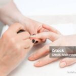 Photo by istockphoto.com - Manfaat Minyak Zaitun untuk Mengatasi Kuku Rapuh dan Patah