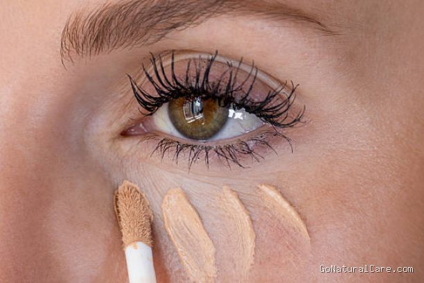 Photo by istockphoto.com - Panduan Memilih Shade Concealer yang Tepat untuk Menutupi Mata Panda