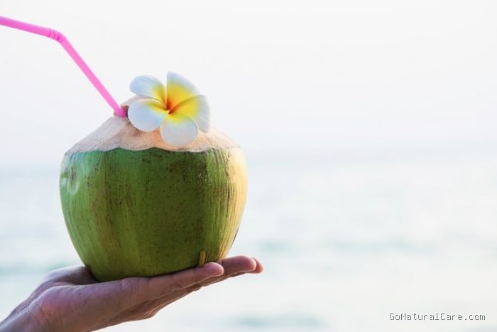 Minum air kelapa di pagi hari dapat membantu menurunkan berat badan.