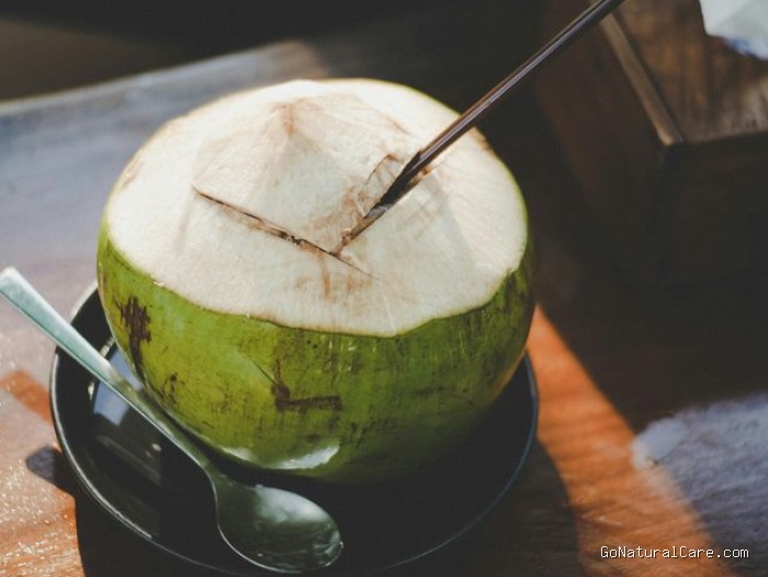 Air kelapa termasuk minuman yang dapat menggantikan air putih untuk menjaga hidrasi tubuh