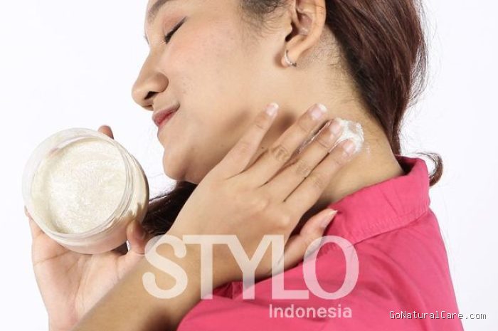 Photo by stylo.grid.id - Cara Efektif Menghilangkan Daki di Leher dengan Baby Oil