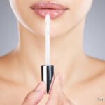Photo by istockphoto.com - Cara Pakai Lip Gloss Bening agar Tidak Lengket di Bibir