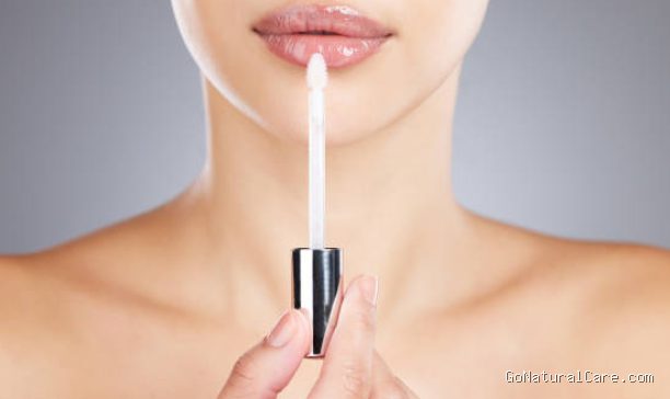 Photo by istockphoto.com - Cara Pakai Lip Gloss Bening agar Tidak Lengket di Bibir