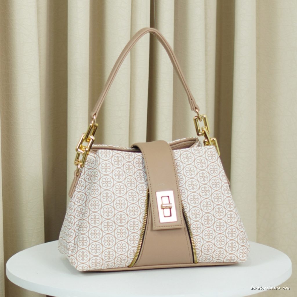 Photo by shopee.co.id - Rekomendasi Model Tas Tangan Wanita untuk Tampil Modis