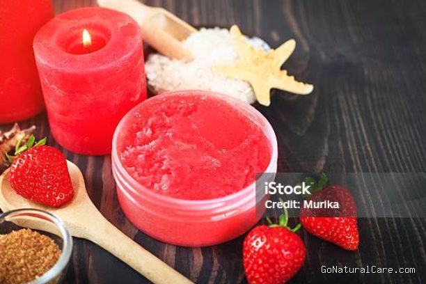 Photo by istockphoto.com - Resep Scrub Badan Alami dari Gula Merah dan Minyak Kelapa Murni
