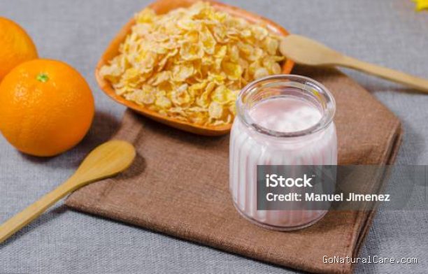 Photo by istockphoto.com - Resep Hair Mask Yogurt Tawar dan Minyak Gandum Buat Atasi Batang Mengembang